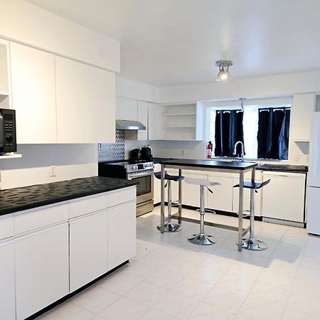 Cozy Stylish Black & White Design Room In The Heart Of Vancouver! Private Parking, Self Check-In & Just 4 Mins To Metrotown! Exterior photo