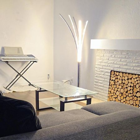 Cozy Stylish Black & White Design Room In The Heart Of Vancouver! Private Parking, Self Check-In & Just 4 Mins To Metrotown! Exterior photo